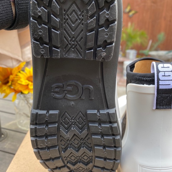 Women’s ugg Rain boots size ..8 - Picture 4 of 5